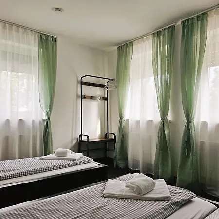 Arrivel Moosfeld - Bisher Novitel * München